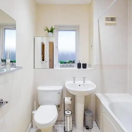 Cozy 2 Bed Room Flat Walking Distance From Excel London Exterior photo