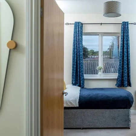 Cozy 2 Bed Room Flat Walking Distance From Excel London Exterior photo