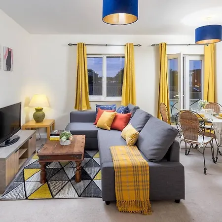 Cozy 2 Bed Room Flat Walking Distance From Excel London Exterior photo
