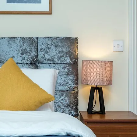 Cozy 2 Bed Room Flat Walking Distance From Excel London Exterior photo