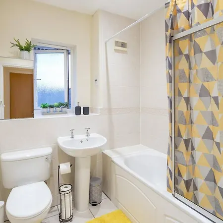 Cozy 2 Bed Room Flat Walking Distance From Excel London Exterior photo